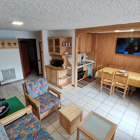 Ferienwohnung Trilocale Con Splendida Vista Sulle Piste Da Sci Folgarida Exterior foto